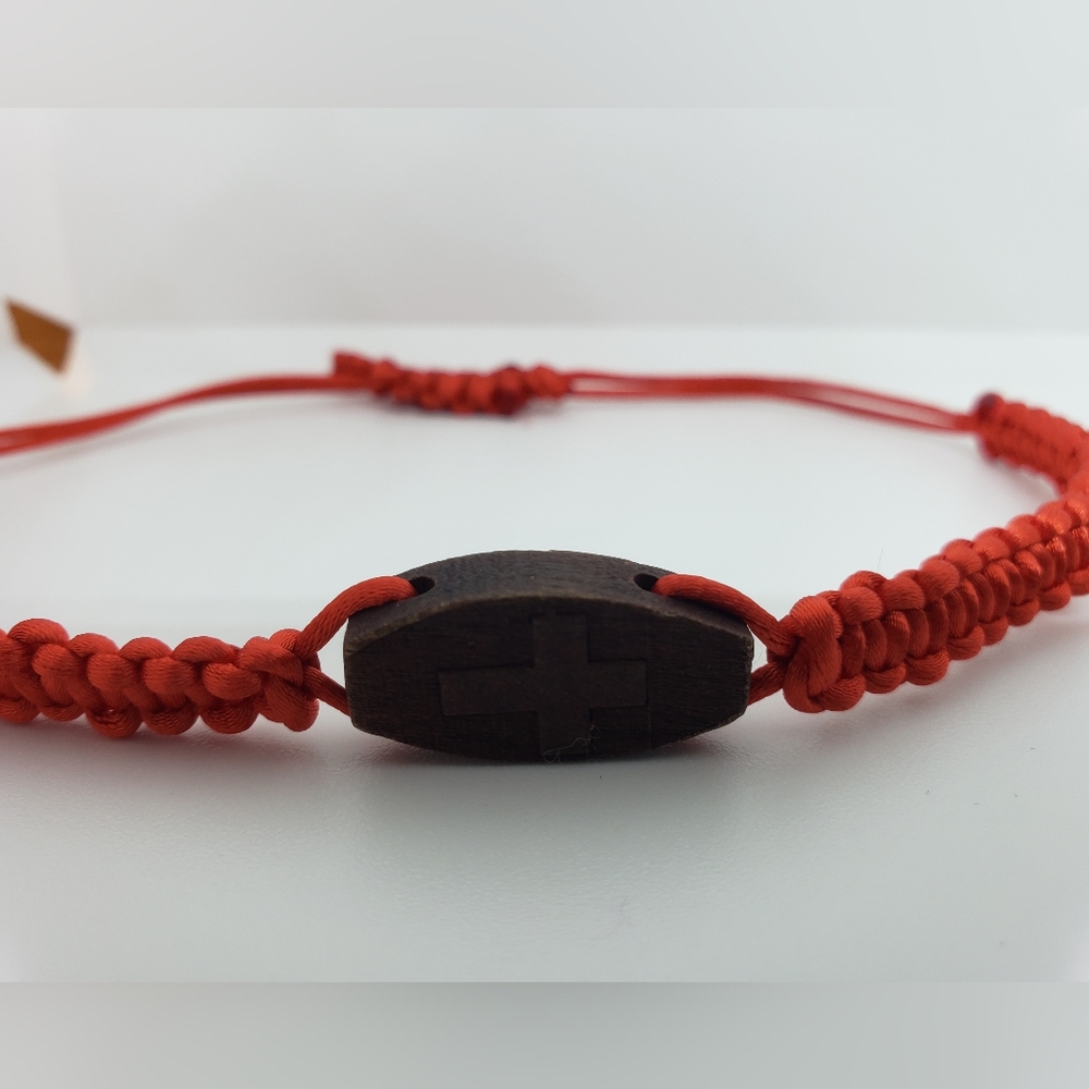 NWOT Cross Design with Adjustable Red String Bracelet - Picture 5 of 7